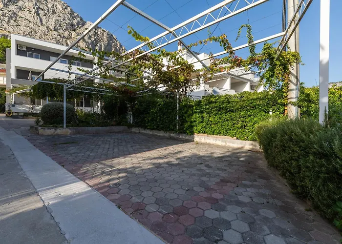 2745a شقة أوميس